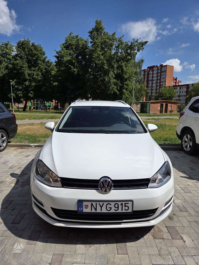 Volkswagen Golf - 1