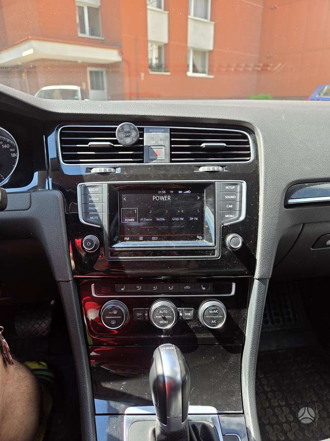 Volkswagen Golf - 6