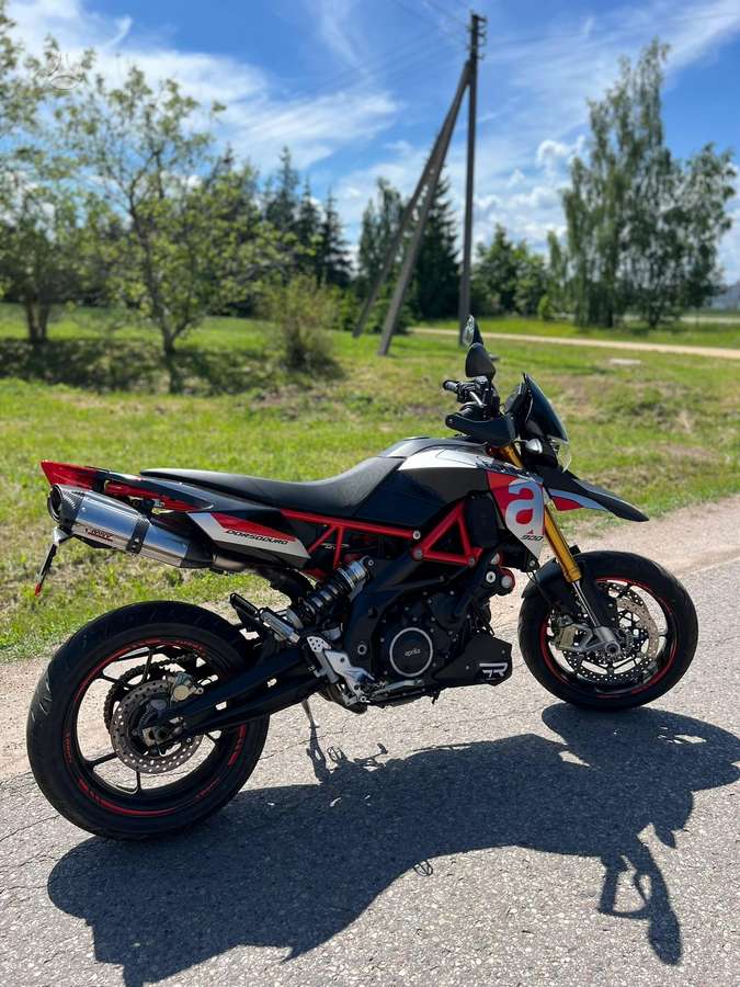 Aprilia Dorsoduro 896cc, supermoto