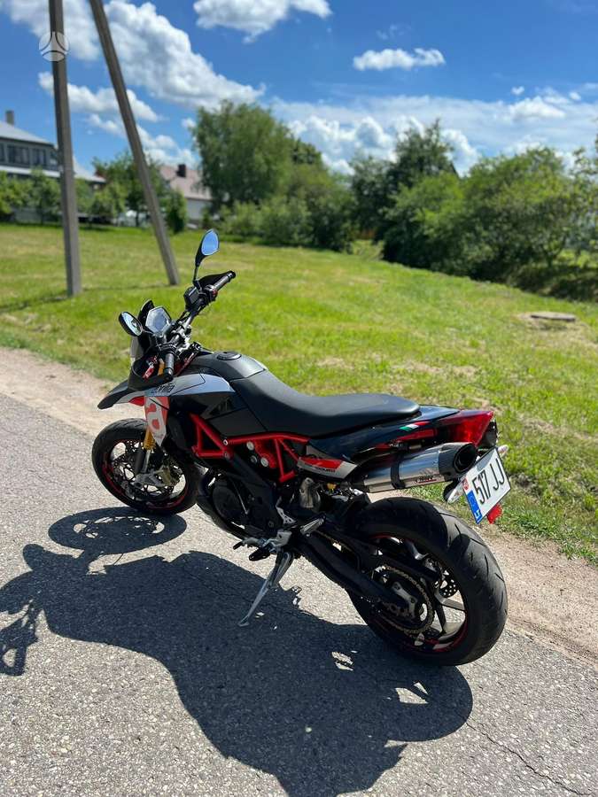 Aprilia Dorsoduro 896cc, supermoto