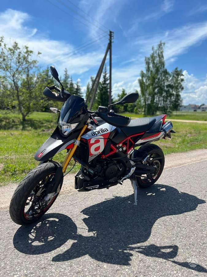 Aprilia Dorsoduro 896cc, supermoto