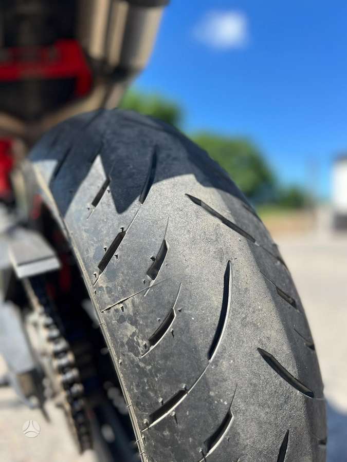 Aprilia Dorsoduro 896cc, supermoto
