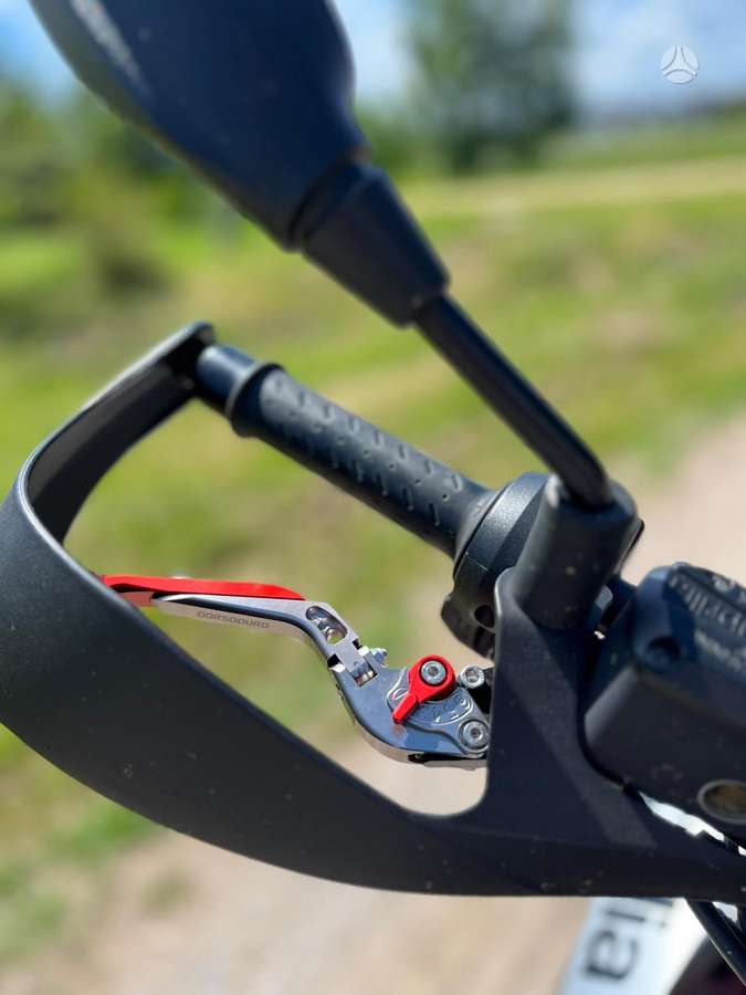 Aprilia Dorsoduro 896cc, supermoto