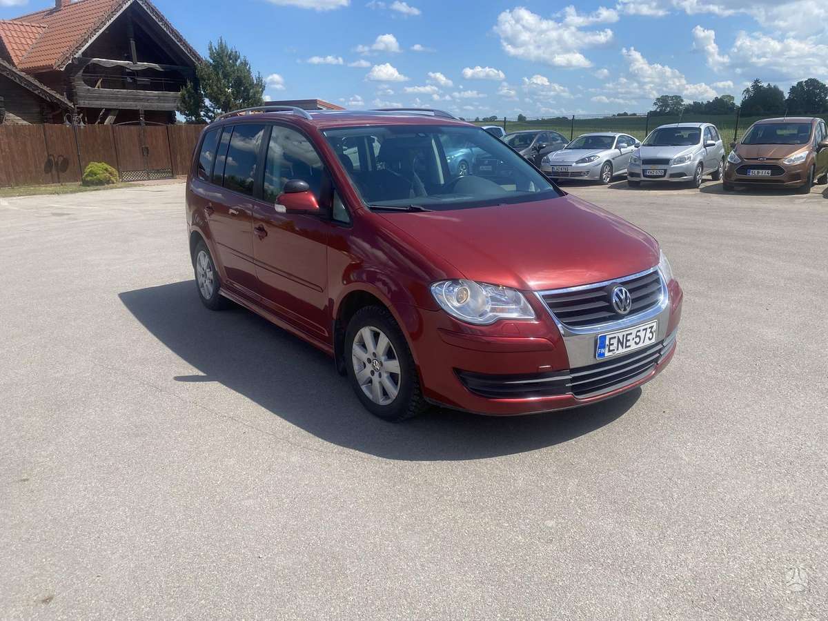 Volkswagen Touran - 1
