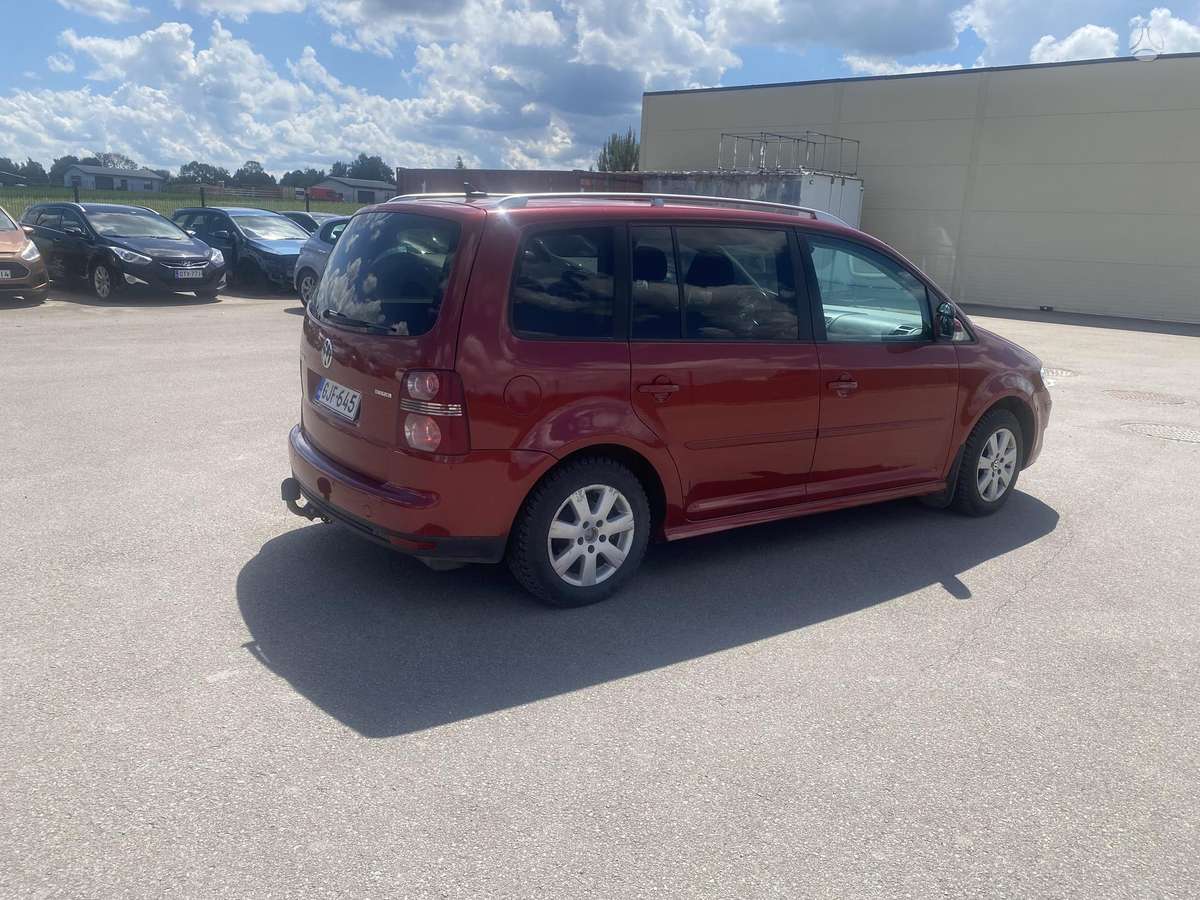 Volkswagen Touran - 4