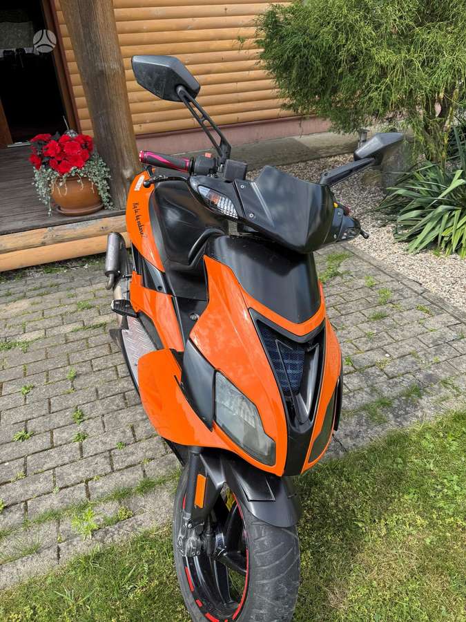 Aprilia SR 49cc, scooters / mopeds