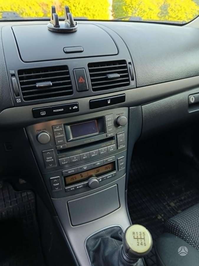 Toyota Avensis - 8