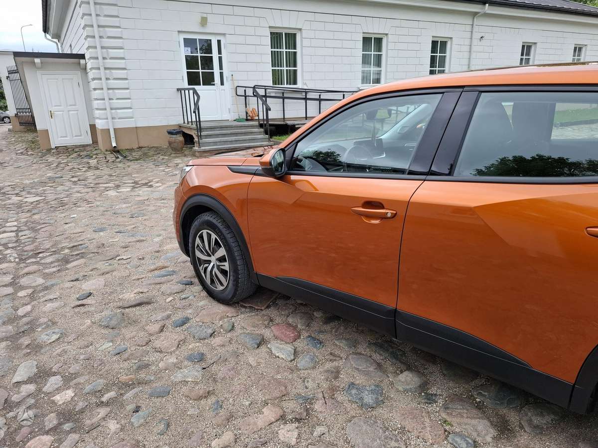 Peugeot 2008, 1.2 l., hatchback