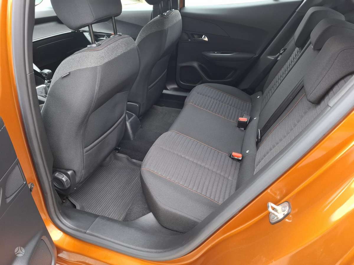 Peugeot 2008, 1.2 l., hatchback