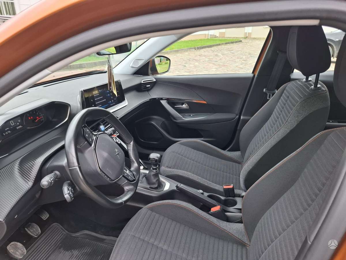 Peugeot 2008, 1.2 l., hatchback