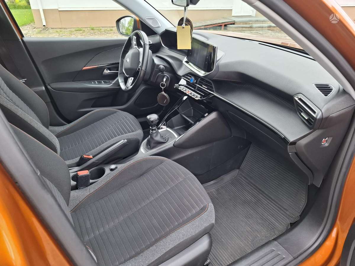 Peugeot 2008, 1.2 l., hatchback