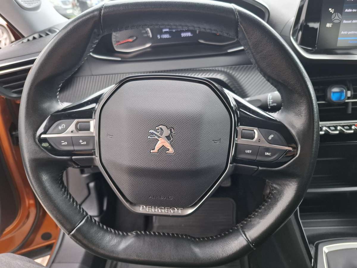 Peugeot 2008, 1.2 l., hatchback