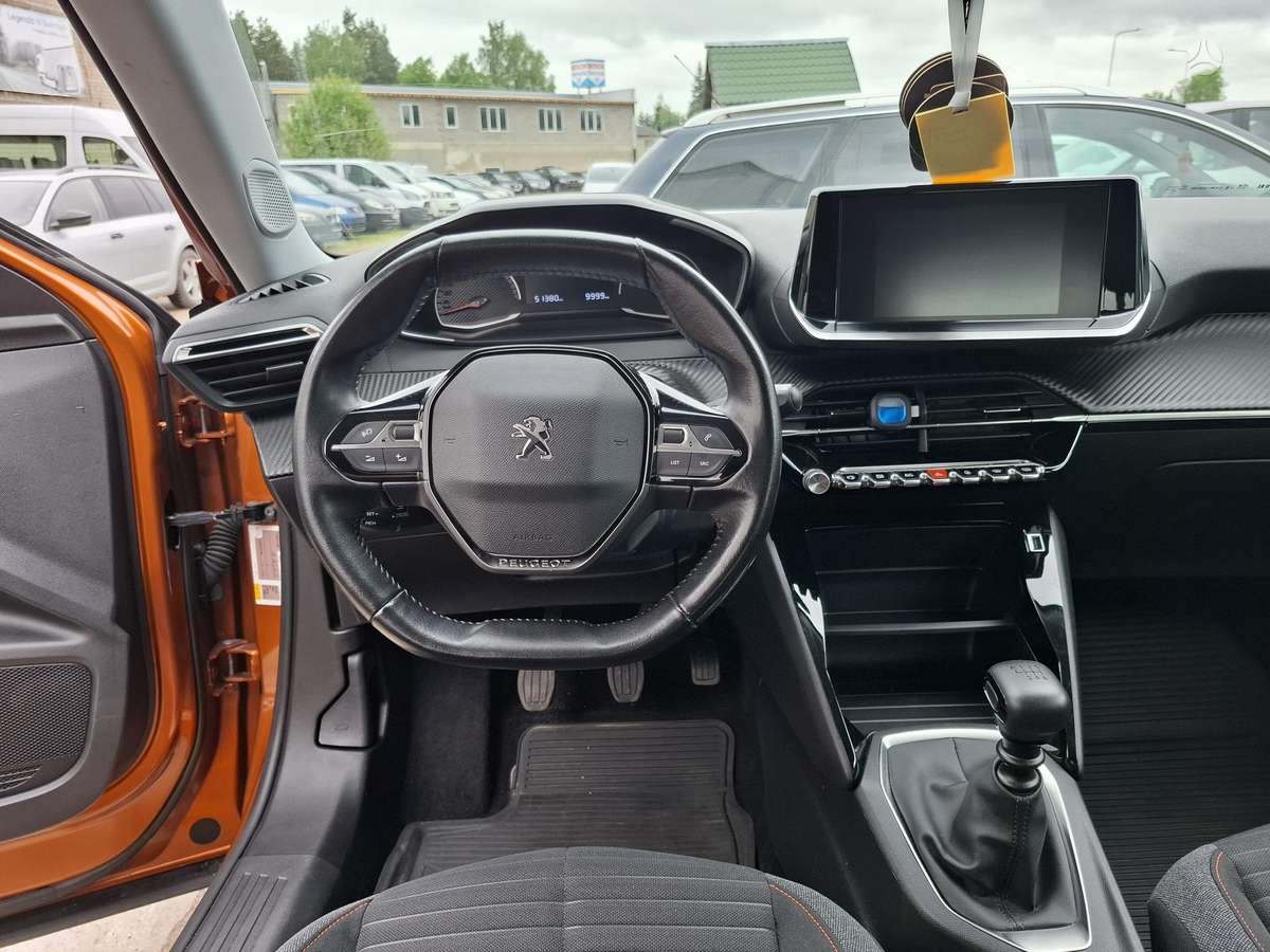 Peugeot 2008, 1.2 l., hatchback