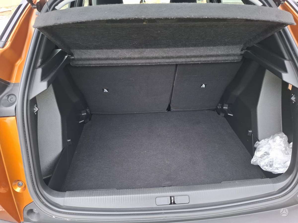 Peugeot 2008, 1.2 l., hatchback