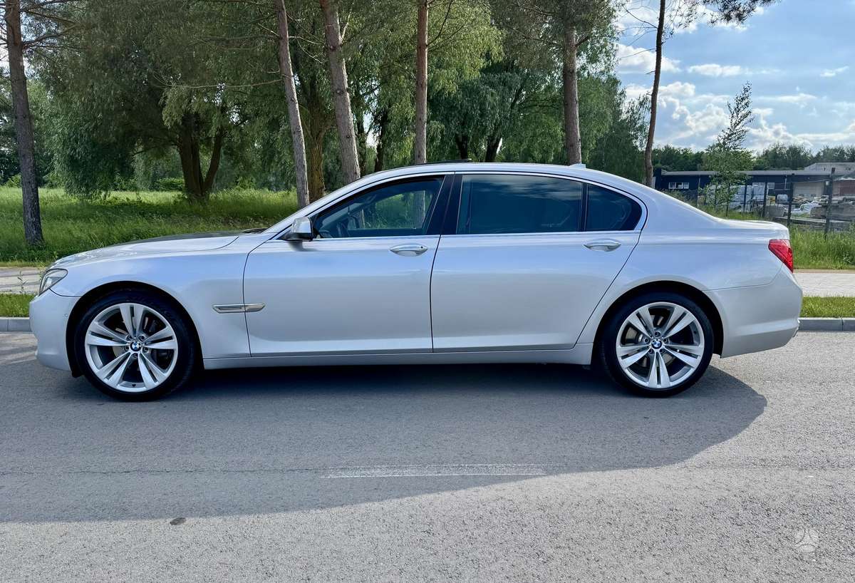 BMW 740, 3.0 l., Седан