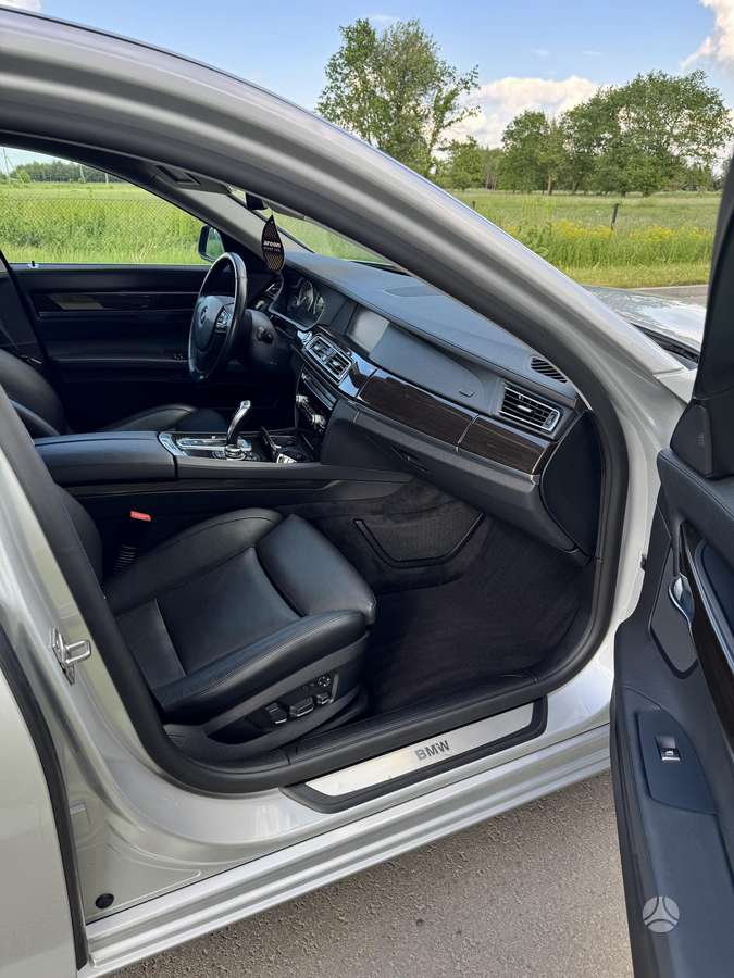BMW 740, 3.0 l., Седан