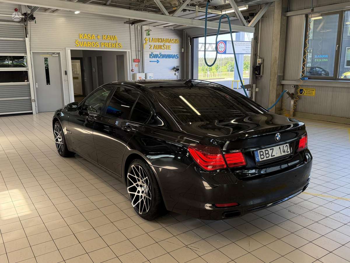 BMW 740, 3.0 l., Седан