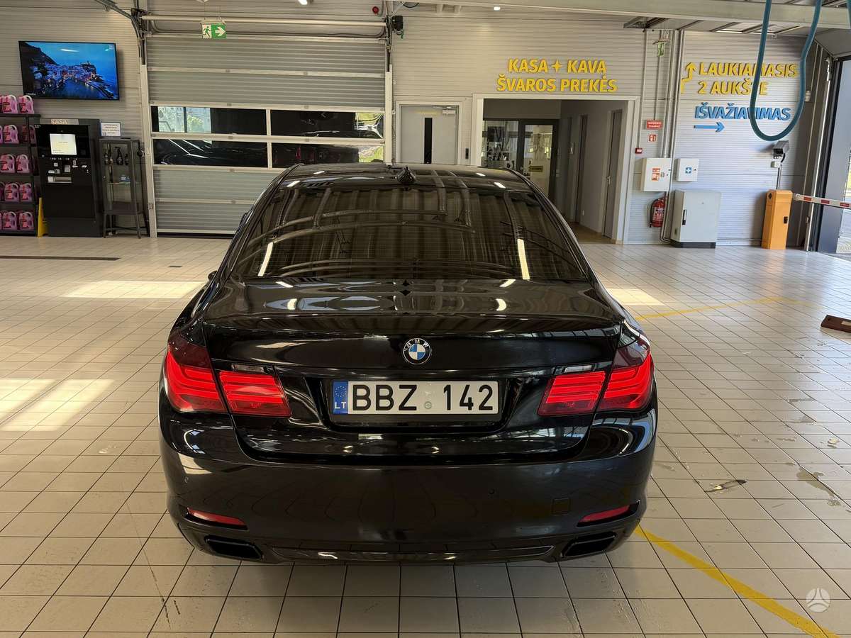 BMW 740, 3.0 l., Седан