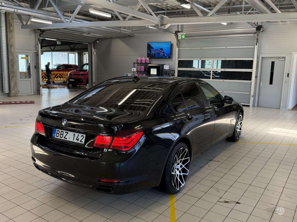 BMW 740, 3.0 l., Седан