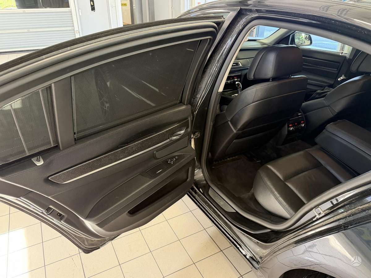 BMW 740, 3.0 l., Седан