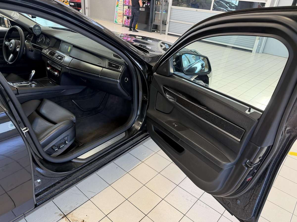 BMW 740, 3.0 l., Седан