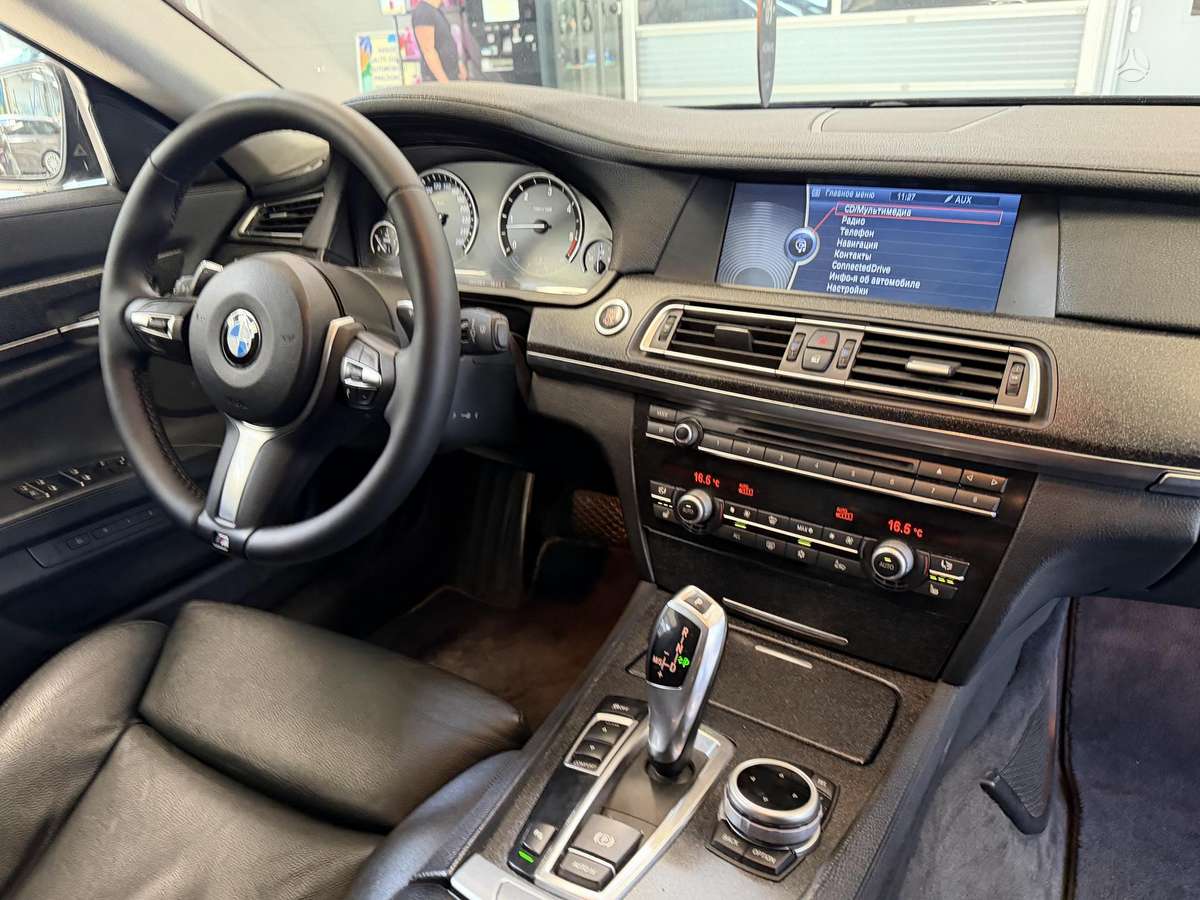 BMW 740, 3.0 l., Седан