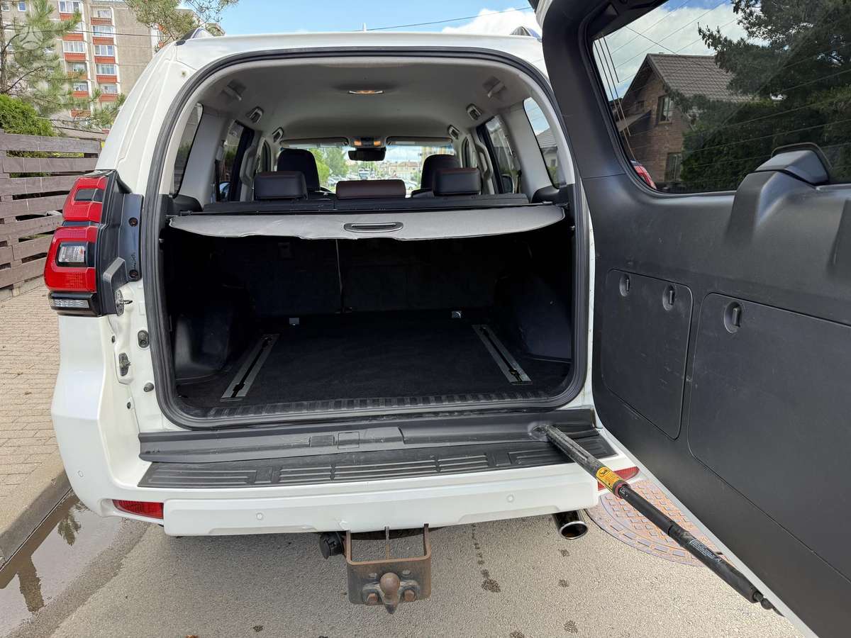 Toyota Land Cruiser - 7