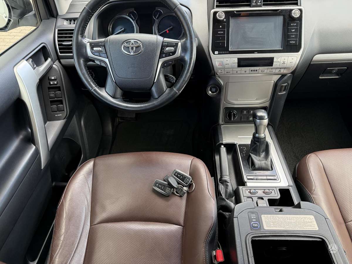 Toyota Land Cruiser - 8