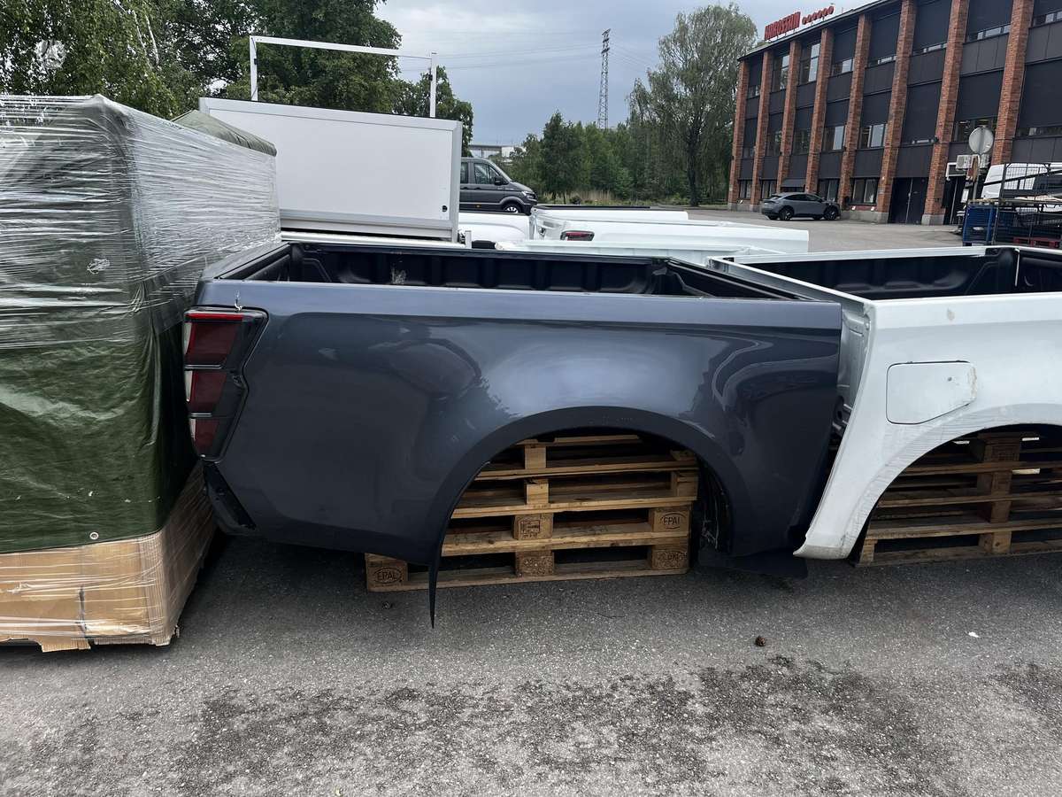 Isuzu D-Max, Krovinis skyrius, hood (front, rear)
