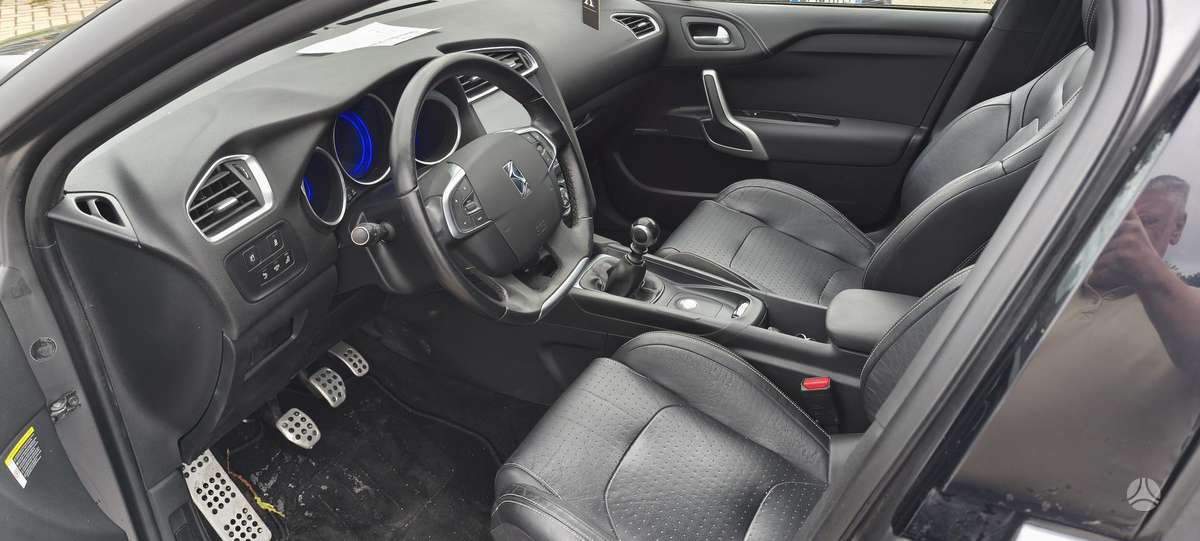 Citroen DS4, 1.2 l., hatchback