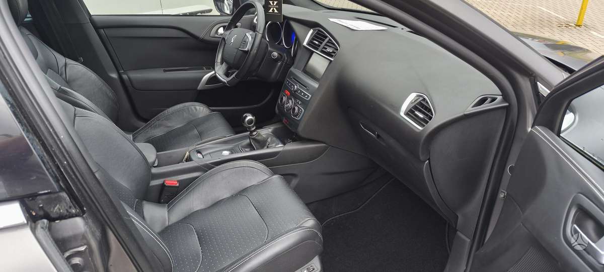 Citroen DS4, 1.2 l., hatchback