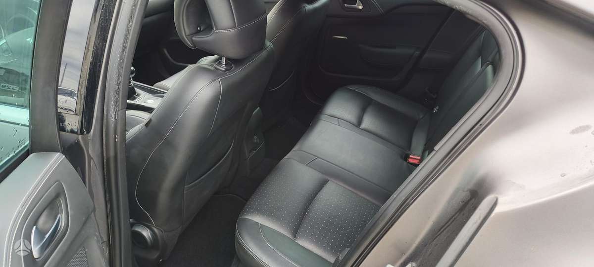 Citroen DS4, 1.2 l., hatchback