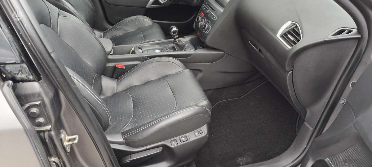 Citroen DS4, 1.2 l., hatchback