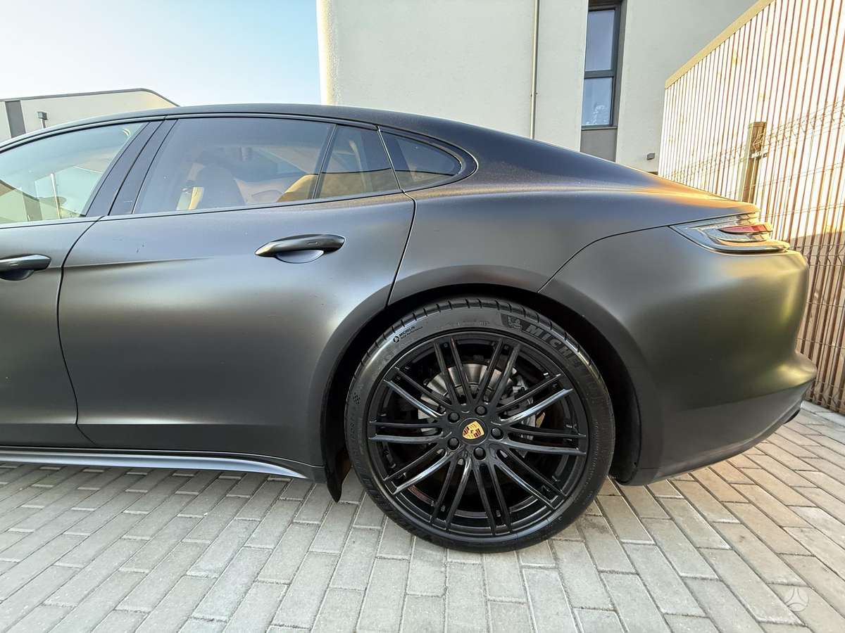 Porsche Panamera - 1