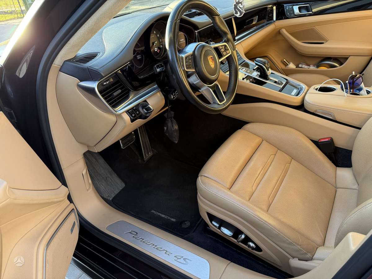 Porsche Panamera - 5