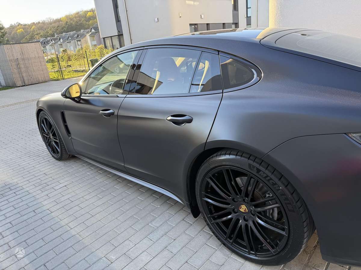 Porsche Panamera - 8