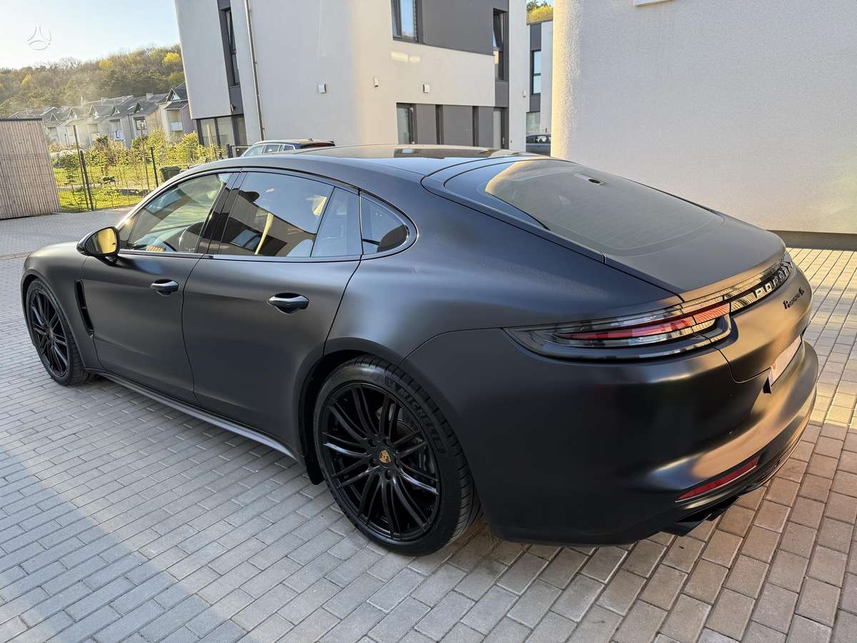 Porsche Panamera - 12