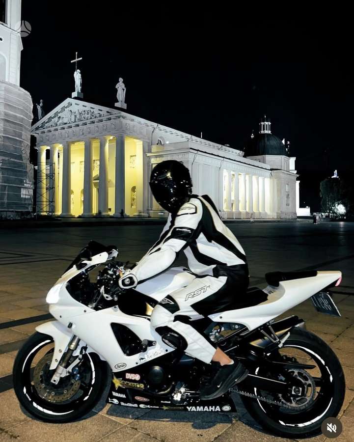 Yamaha R1 1000cc, superbikes