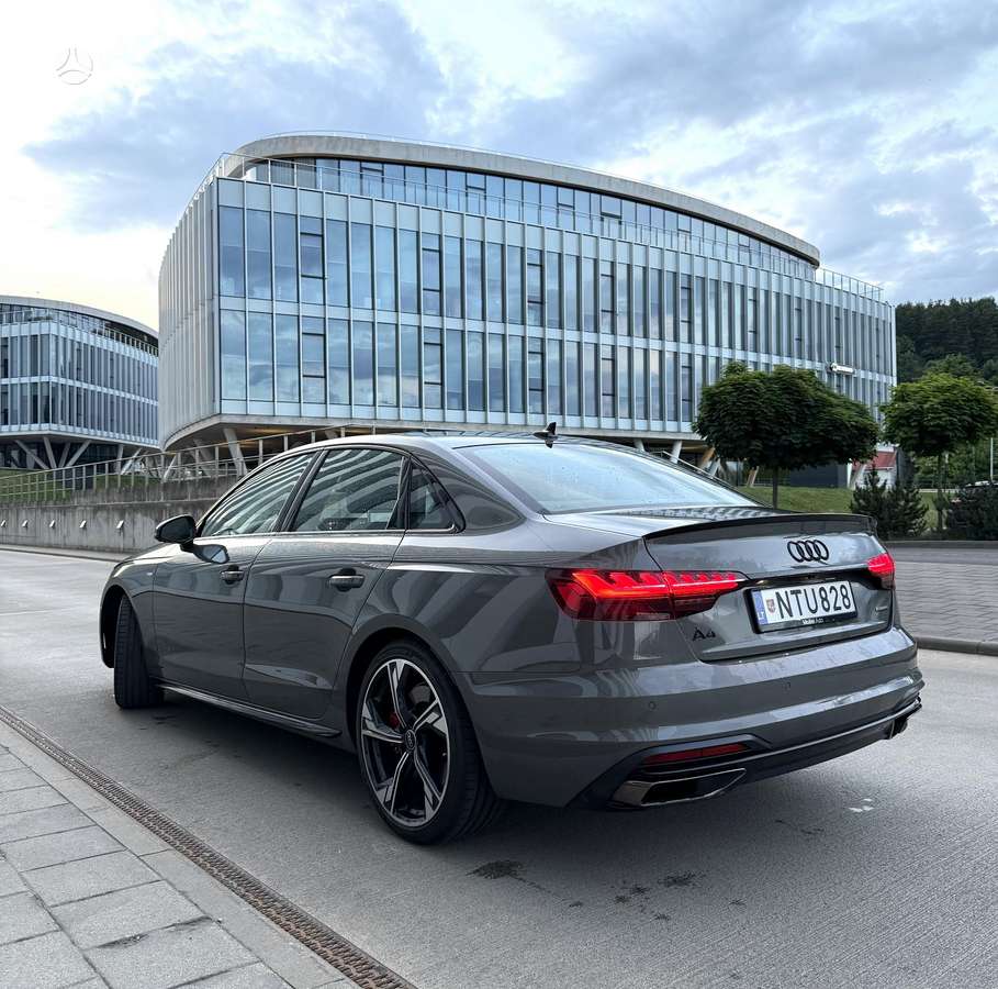 Audi A4, 2.0 l., Седан