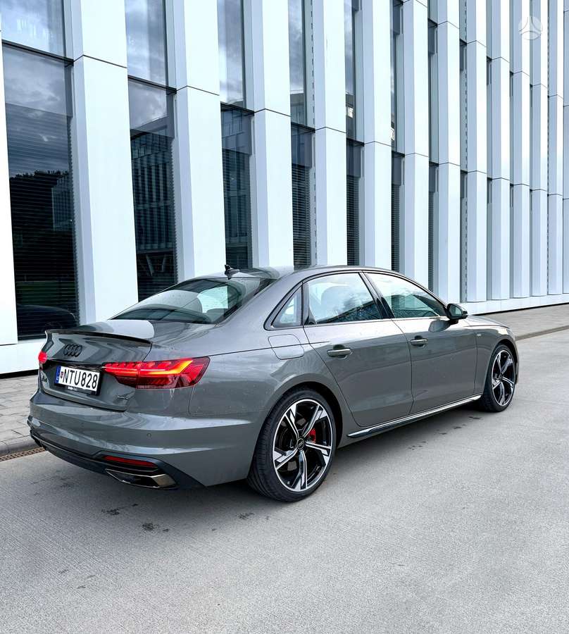 Audi A4, 2.0 l., Седан