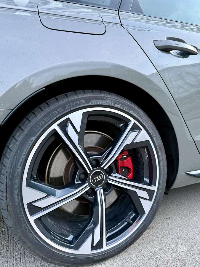 Audi A4, 2.0 l., Седан