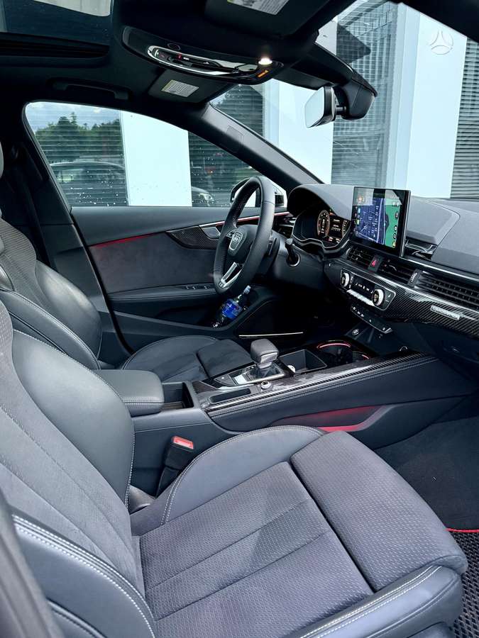 Audi A4, 2.0 l., Седан