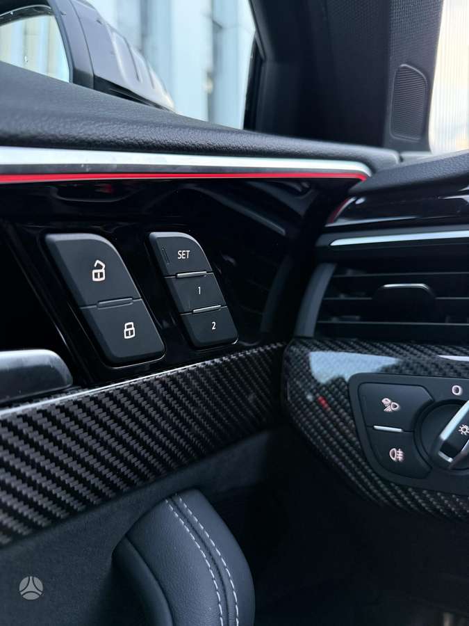 Audi A4, 2.0 l., Седан