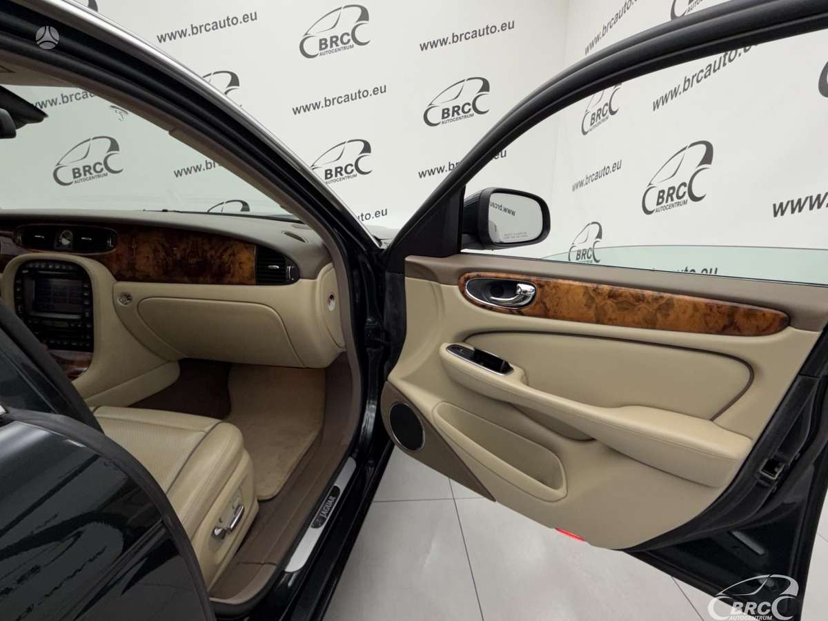 Jaguar XJ, 4.2 l., Седан