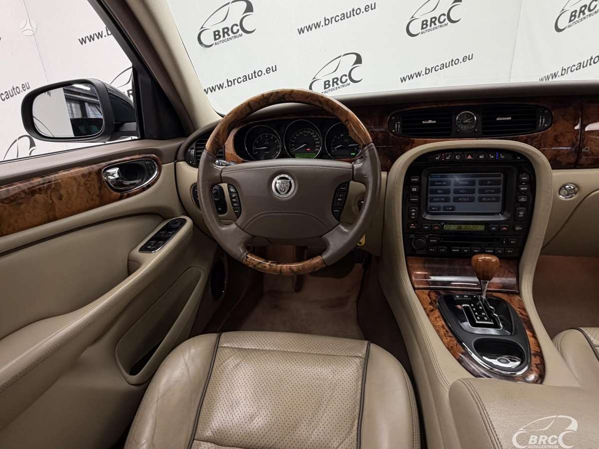 Jaguar XJ, 4.2 l., Седан