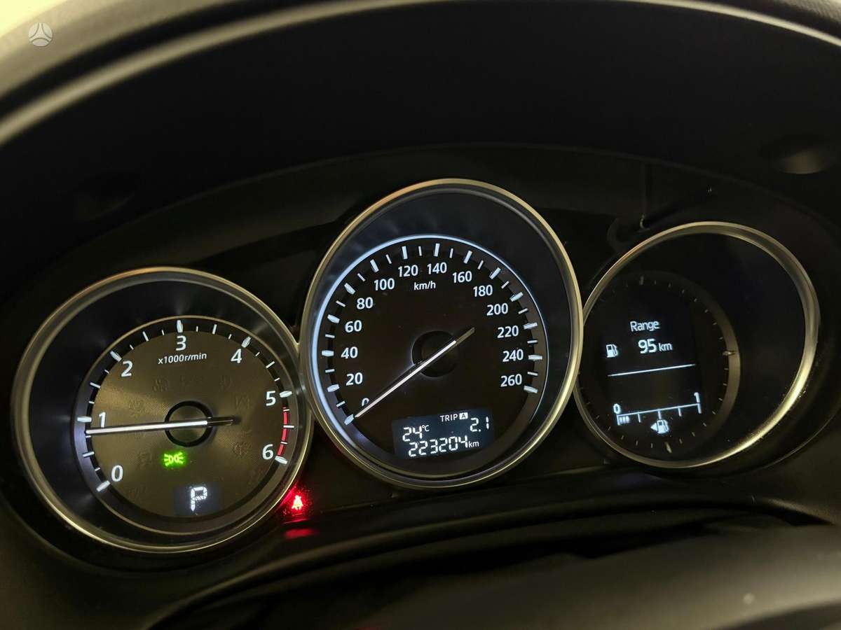 Mazda CX-5, 2.2 l., off-road / crossover