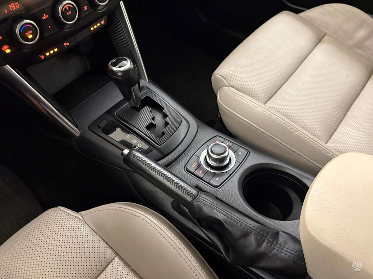 Mazda CX-5, 2.2 l., off-road / crossover