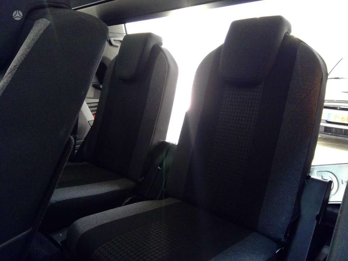 Peugeot 5008 - 8