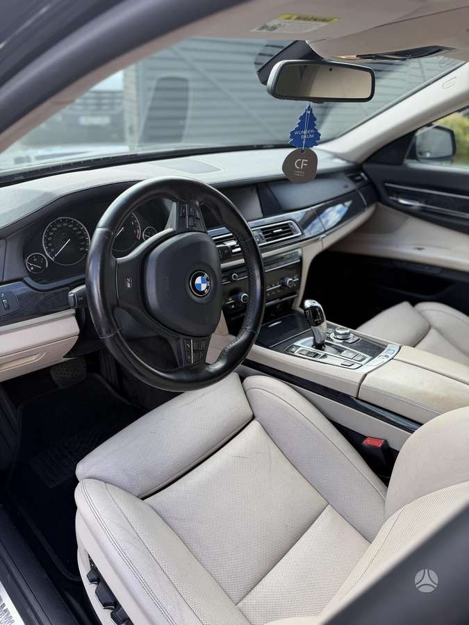 BMW 740, 3.0 l., Седан
