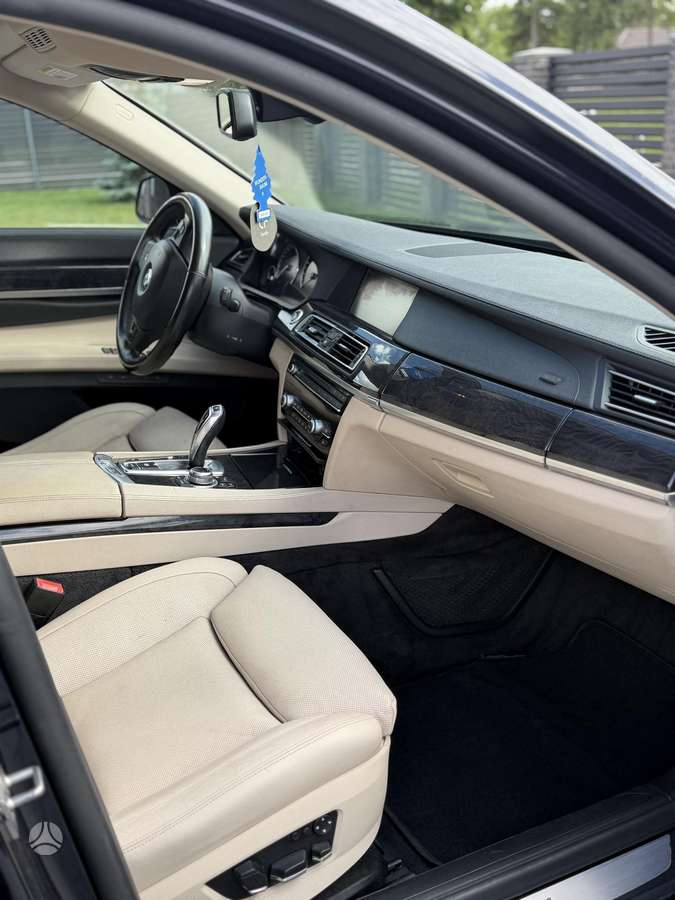 BMW 740, 3.0 l., Седан